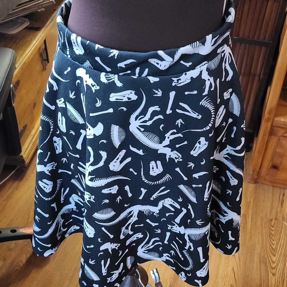 EUC Hot Topic Dinosaur Fossil Bones Skirt
